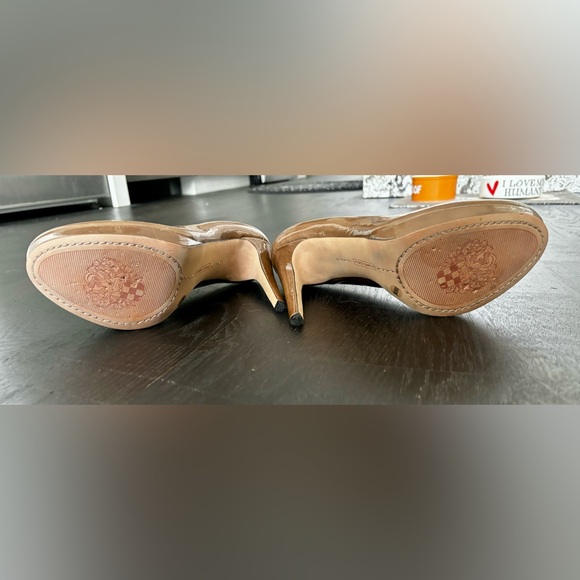 Vince Camuto nude patent platform stiletto - Picture 2 of 4